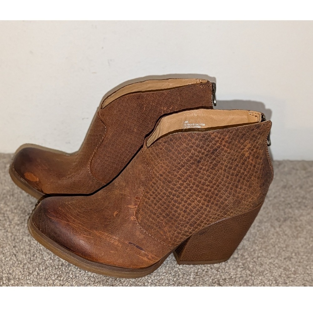 Korks Brown Leather Snake Embossed V-Cut Ankle Booties Block Heel 7.5M NEW FLAW
